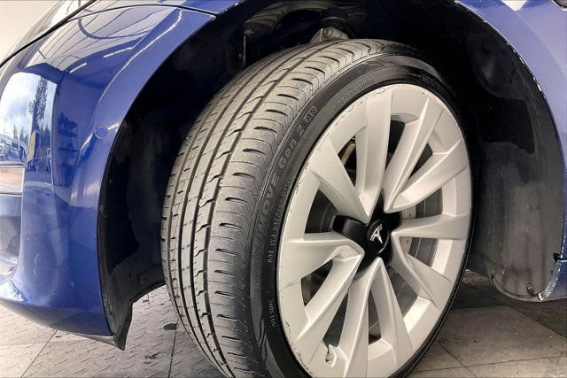 Used 2022 Tesla Model 3 Long Range AWD/4WD image 32