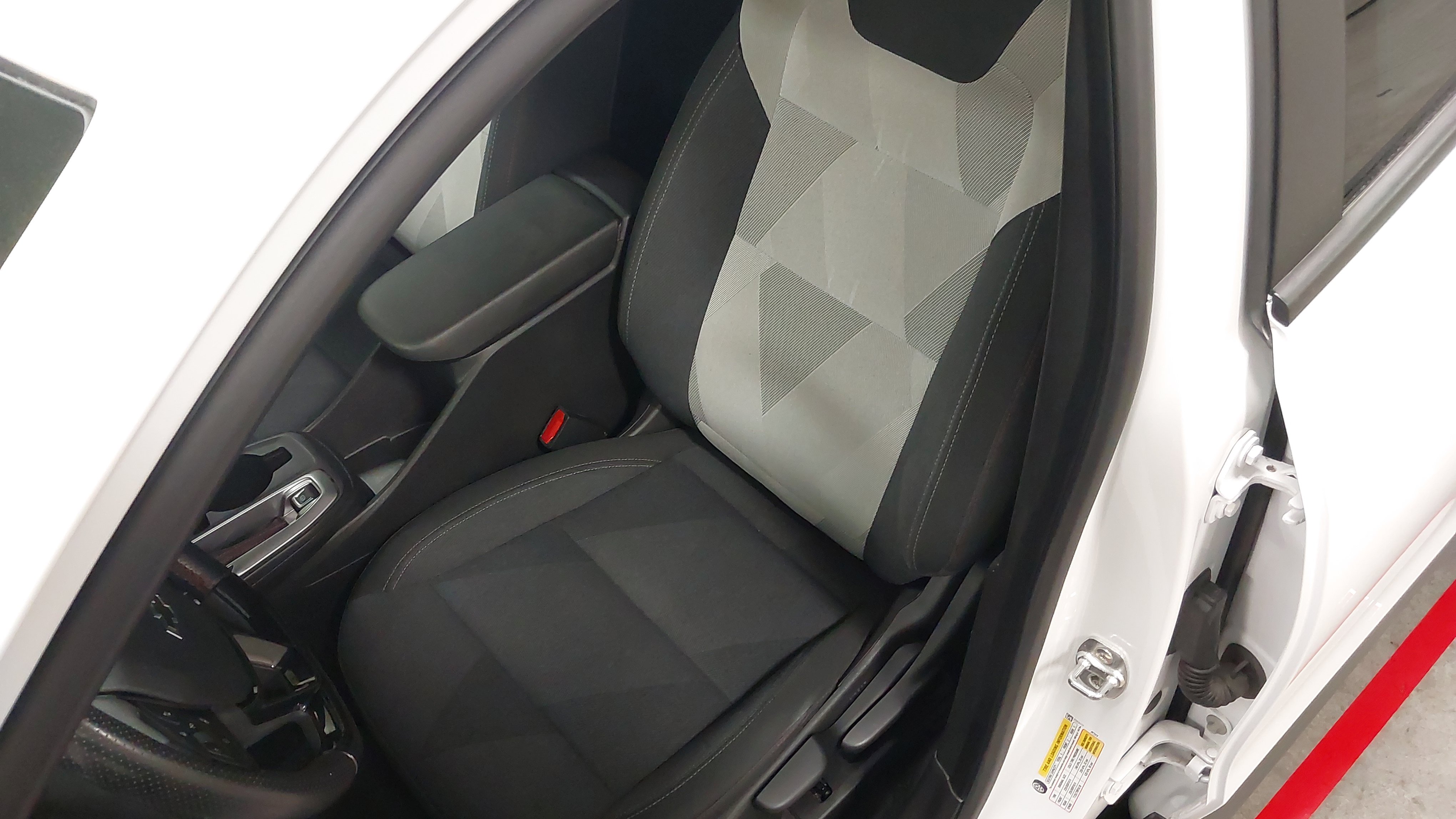 Certified 2024 Chevrolet Trax RS FWD image 22