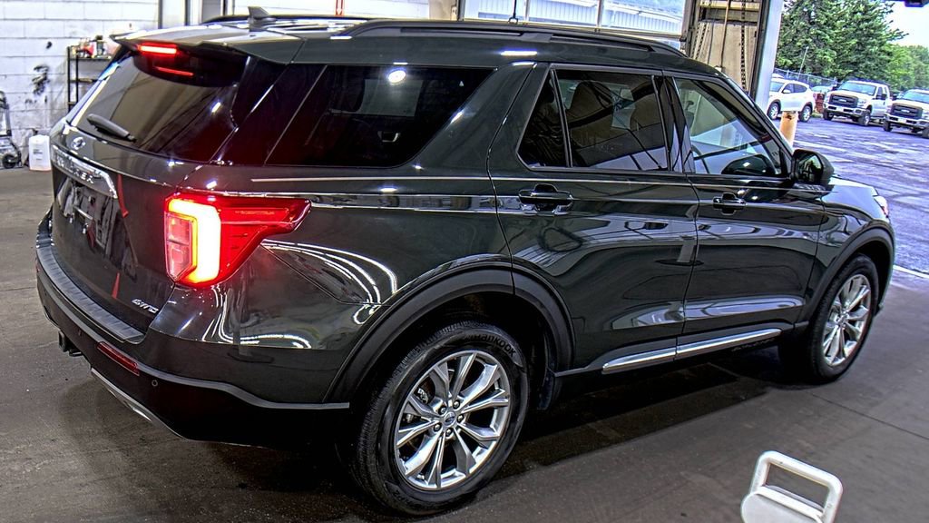 Used 2022 Ford Explorer XLT w/ Equipment Group 202A AWD/4WD image 5