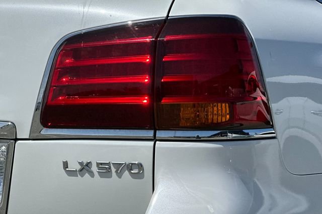 Used 2011 Lexus LX 570 4WD image 36
