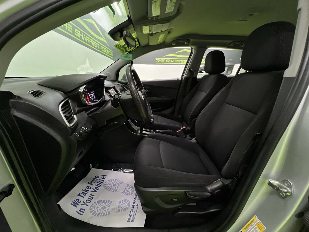 Used 2020 Chevrolet Trax LT AWD/4WD image 17