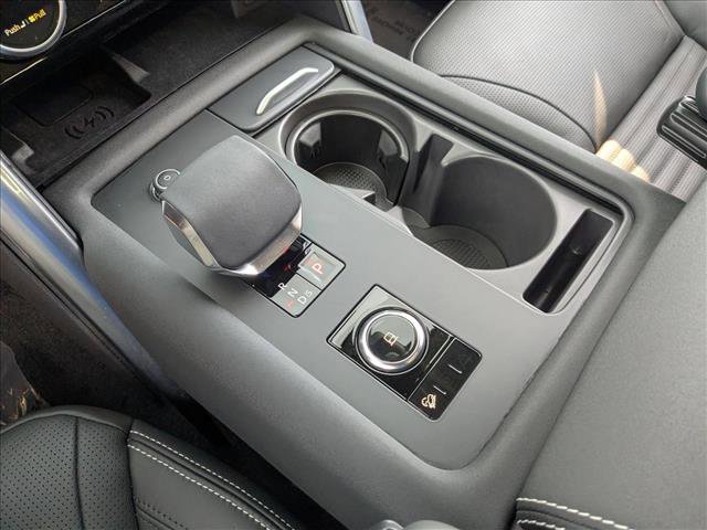 Used 2025 Land Rover Discovery Dynamic SE AWD/4WD image 15