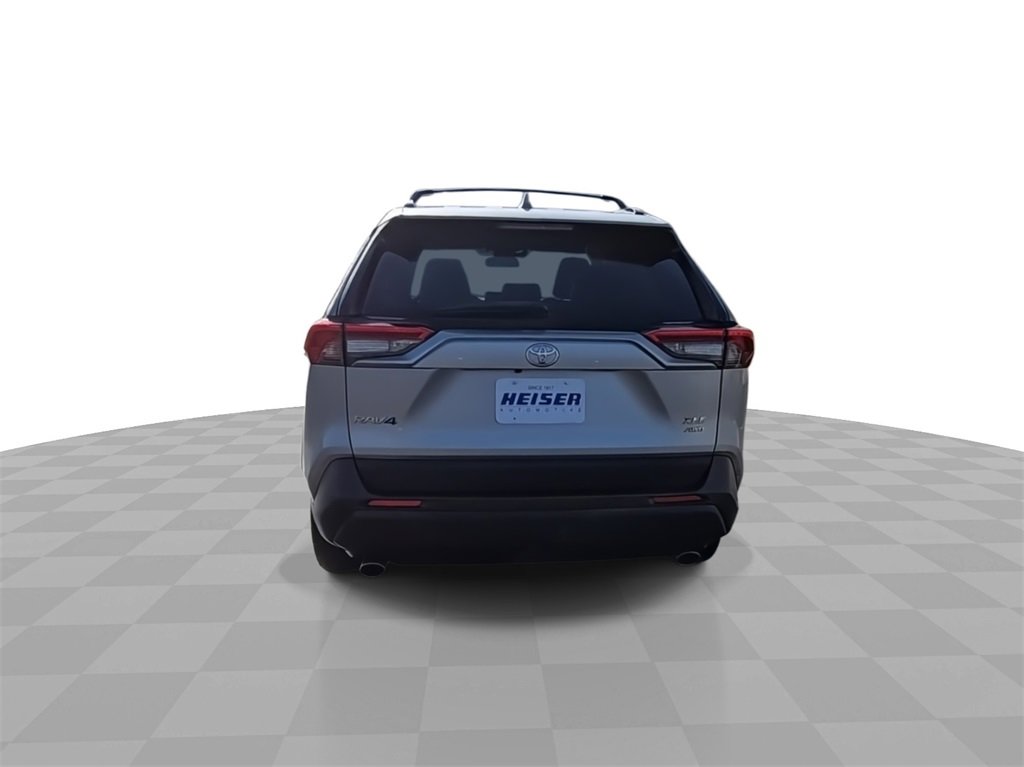 Used 2022 Toyota RAV4 XLE Premium image 7