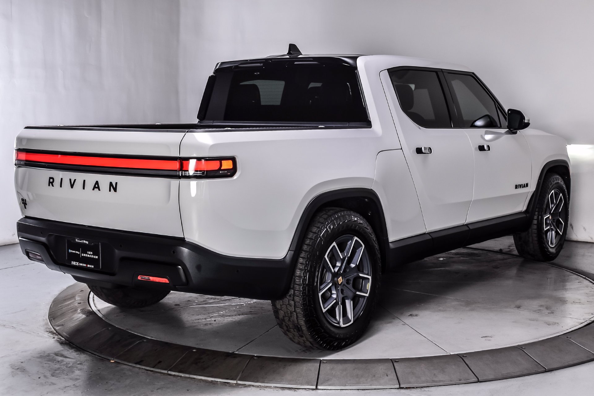 Used 2023 Rivian R1T Adventure Dual AWD/4WD image 6