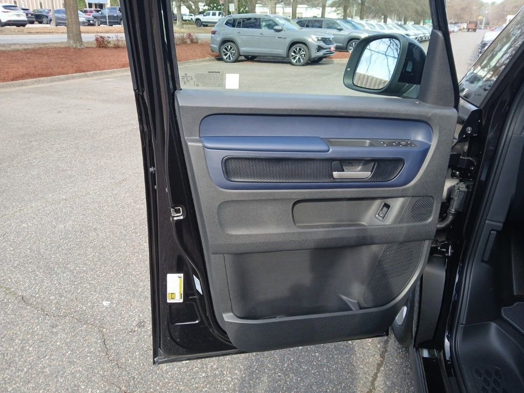 New 2025 Volkswagen ID. Buzz Pro S RWD image 10