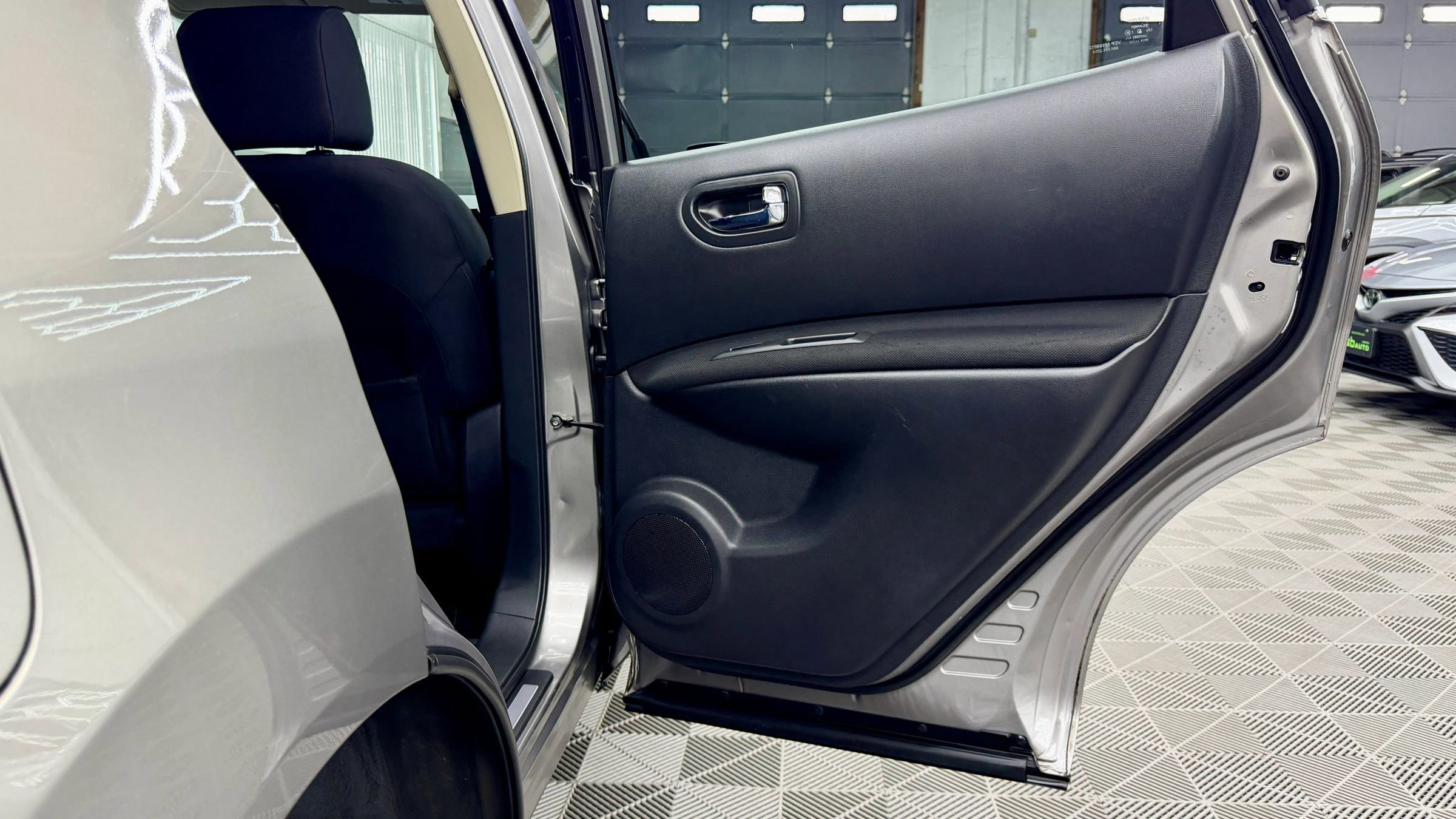 Used 2012 Nissan Rogue SV image 8