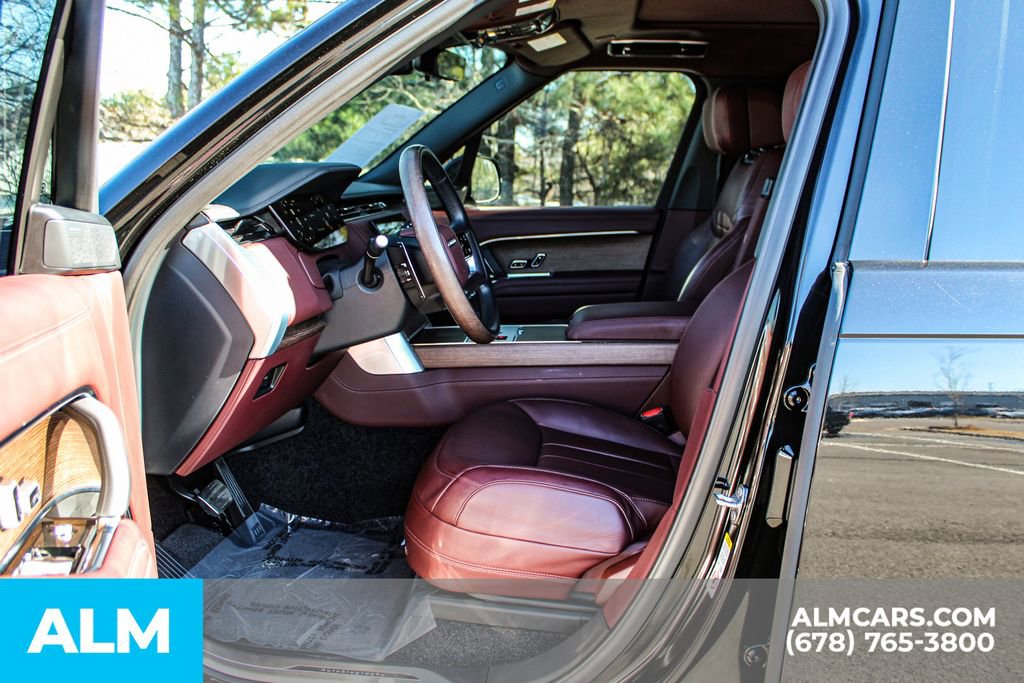 Used 2025 Land Rover Range Rover Autobiography image 12