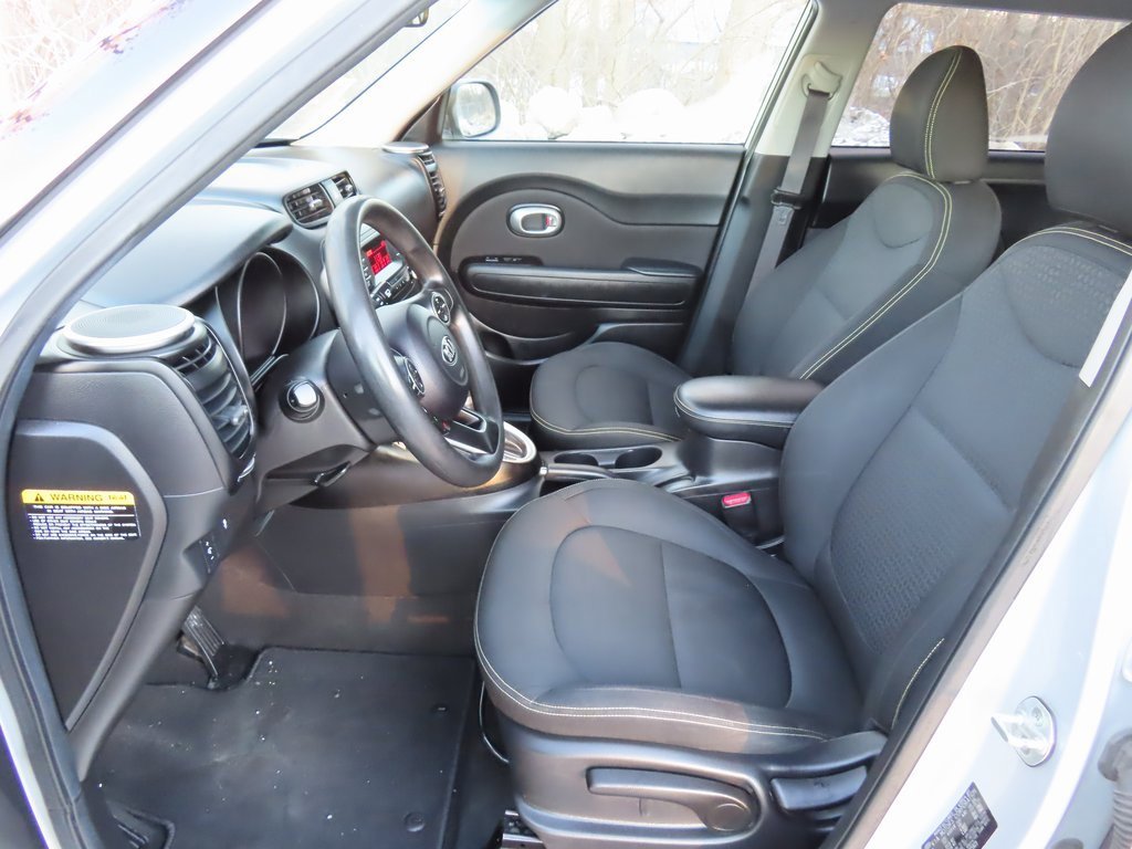 Used 2015 Kia Soul + image 25