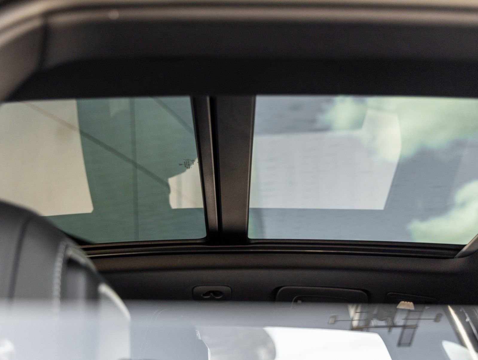 New 2026 Porsche Macan Turbo image 28