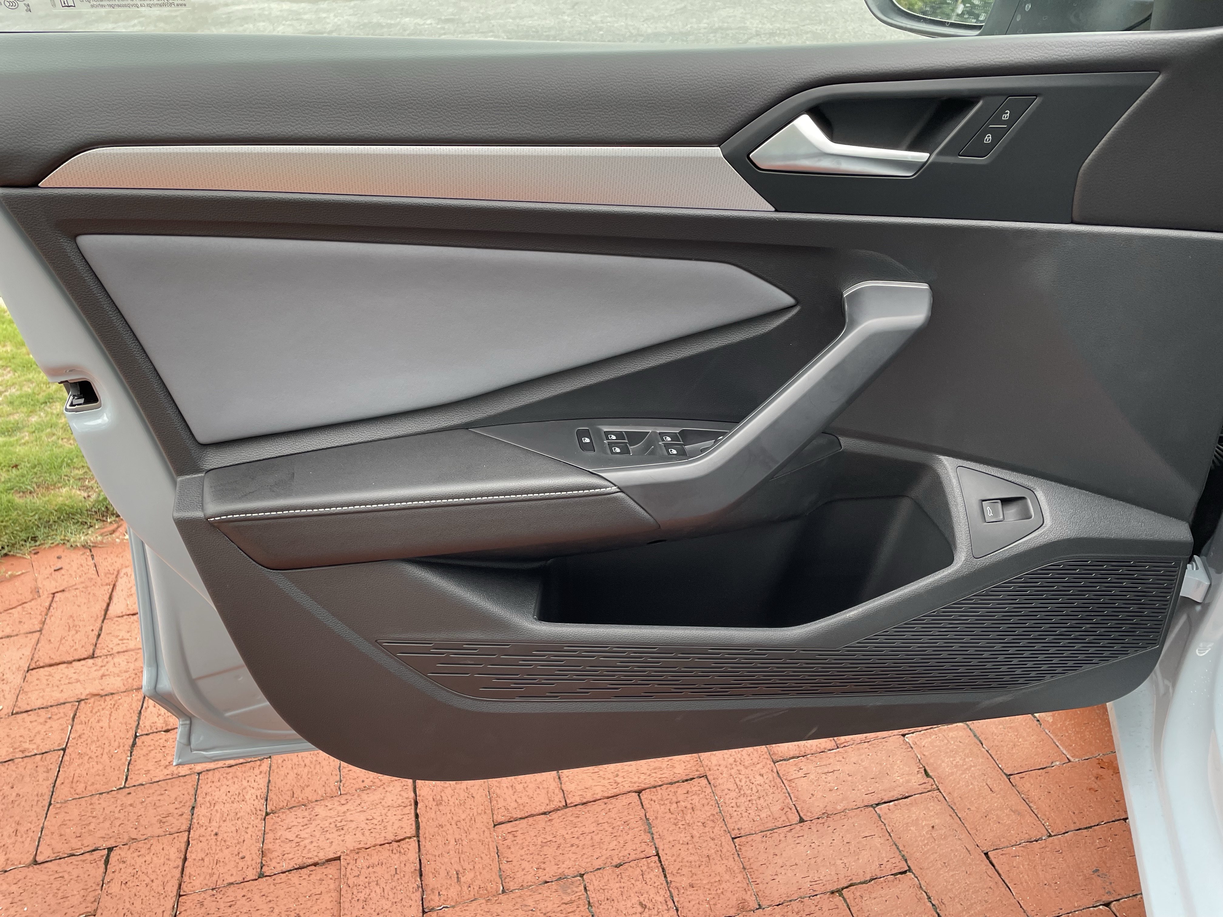 New 2026 Volkswagen Jetta SE FWD image 13