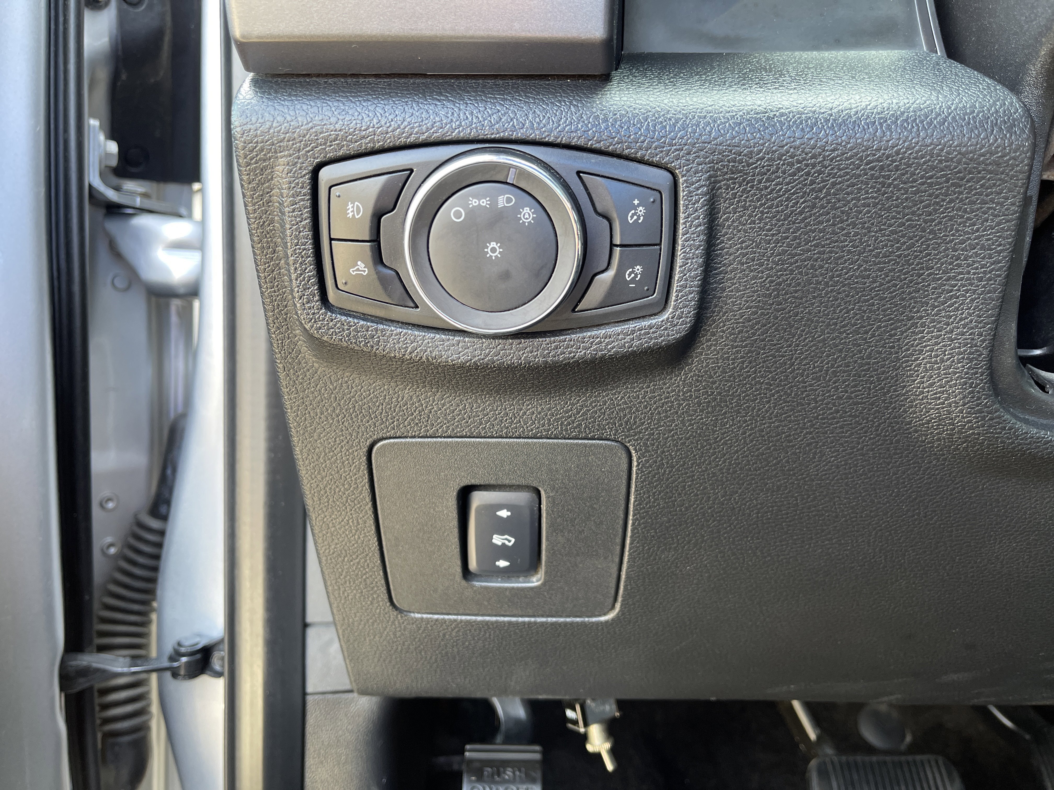 Used 2015 Ford F150 XLT w/ Equipment Group 302A Luxury image 19