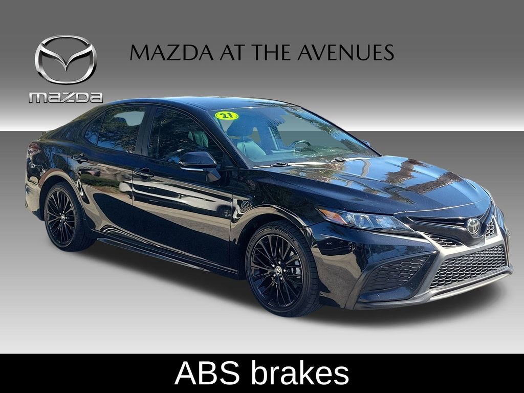Used 2021 Toyota Camry SE w/ Convenience Package image 3