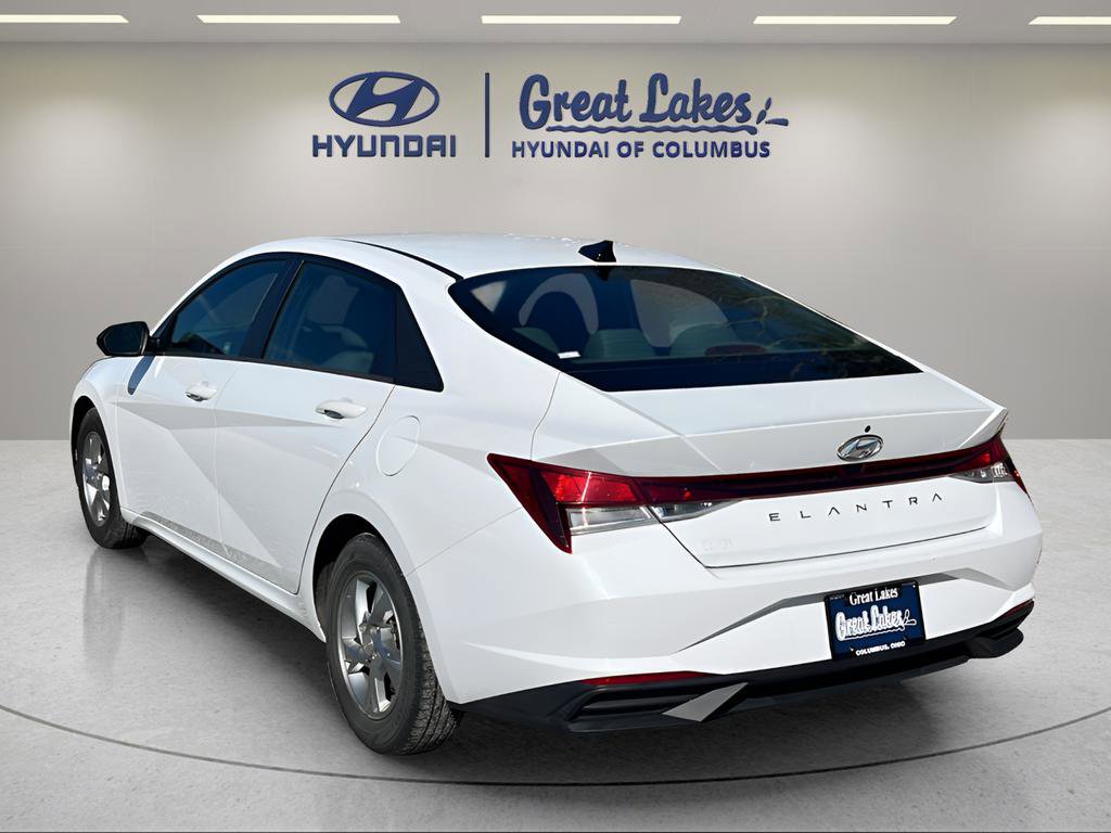 Used 2022 Hyundai Elantra SE w/ Preferred Accessory Package FWD image 3