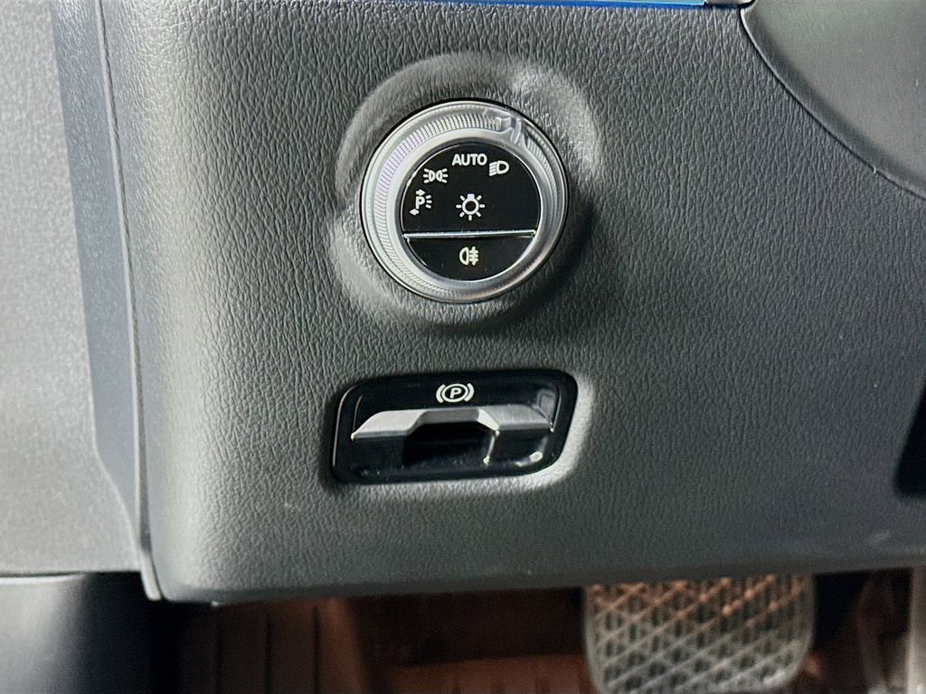 Used 2025 Mercedes-Benz C 300 4MATIC Sedan image 10