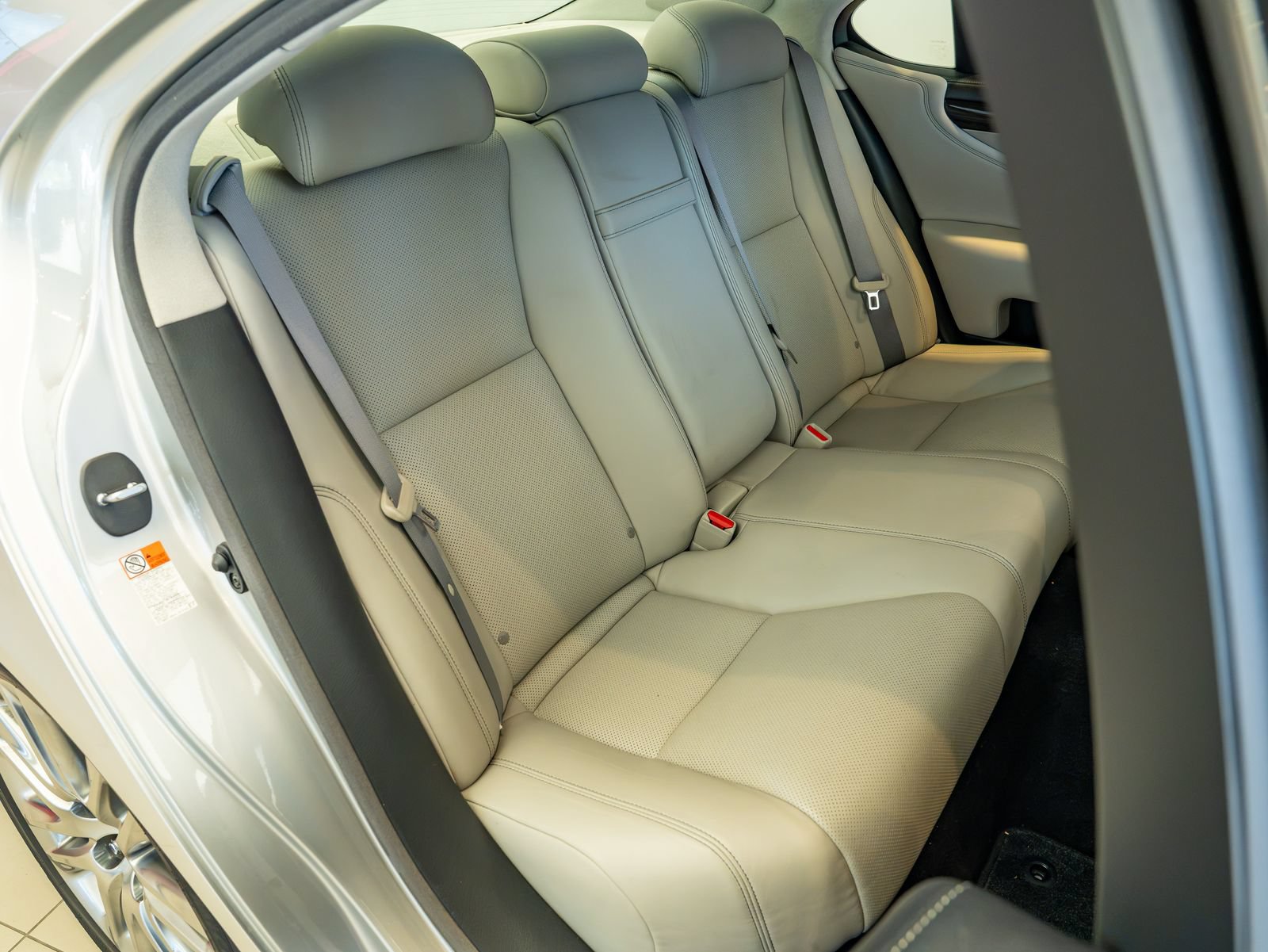 Used 2016 Lexus LS 460 w/ Comfort Package RWD image 26