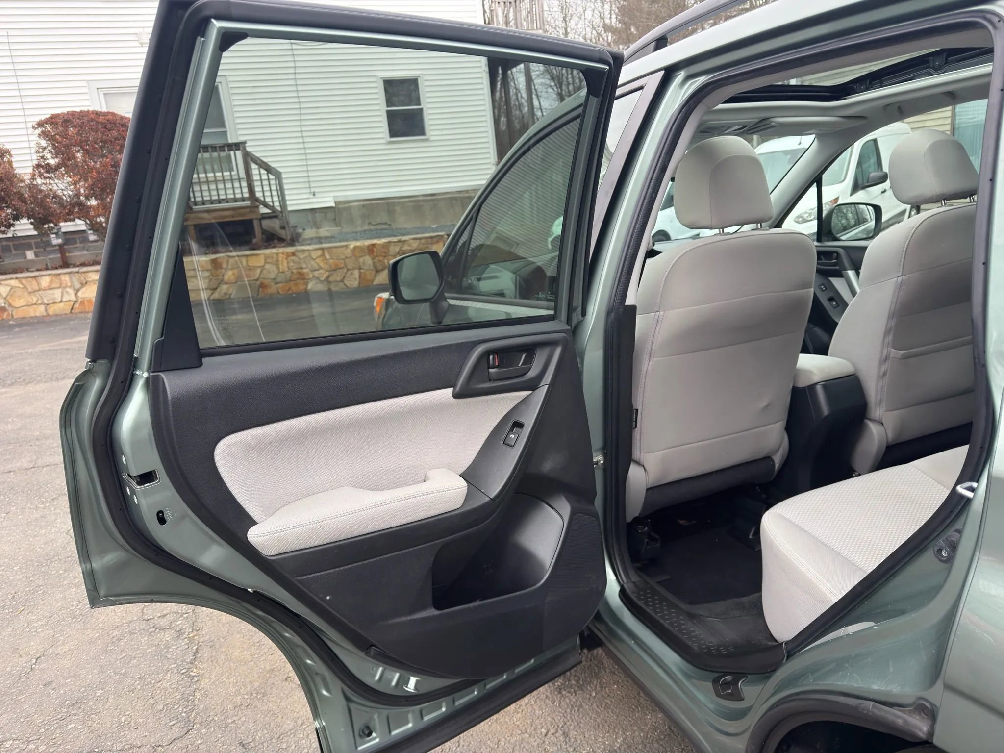 Used 2015 Subaru Forester 2.5i Premium w/ All-Weather Package image 16