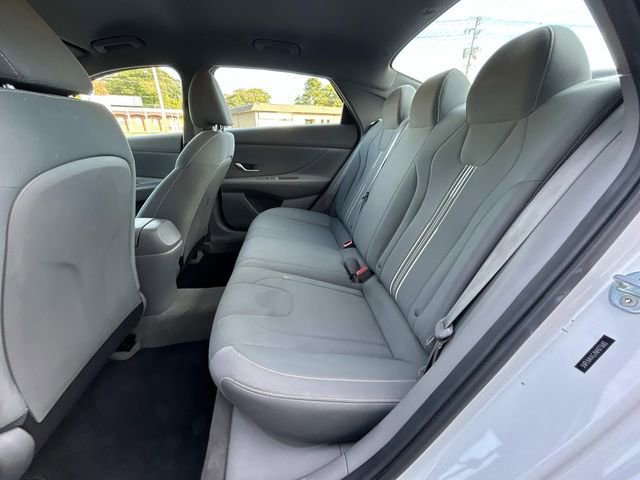 Used 2022 Hyundai Elantra SEL w/ Cargo Package image 13