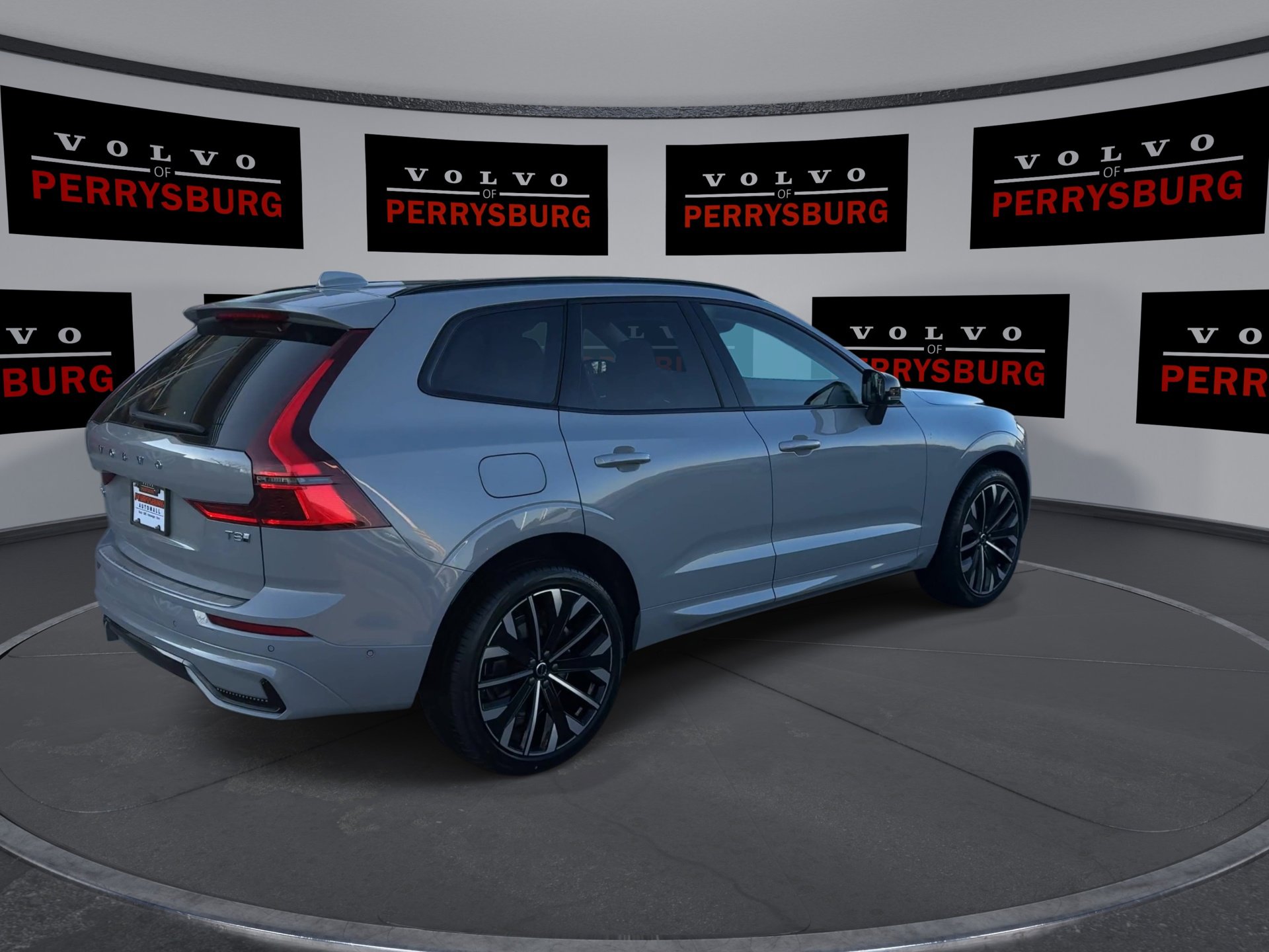 New 2026 Volvo XC60 T8 Ultra w/ Protection Package Premier image 8