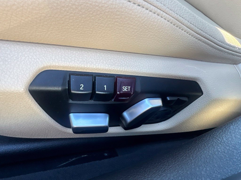 Used 2018 BMW 330i xDrive Sedan AWD/4WD image 15
