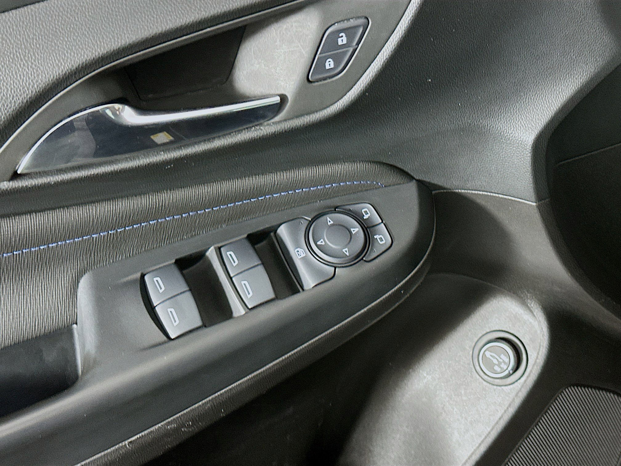 Used 2025 Buick Envista Sport Touring w/ Convenience I Package image 15