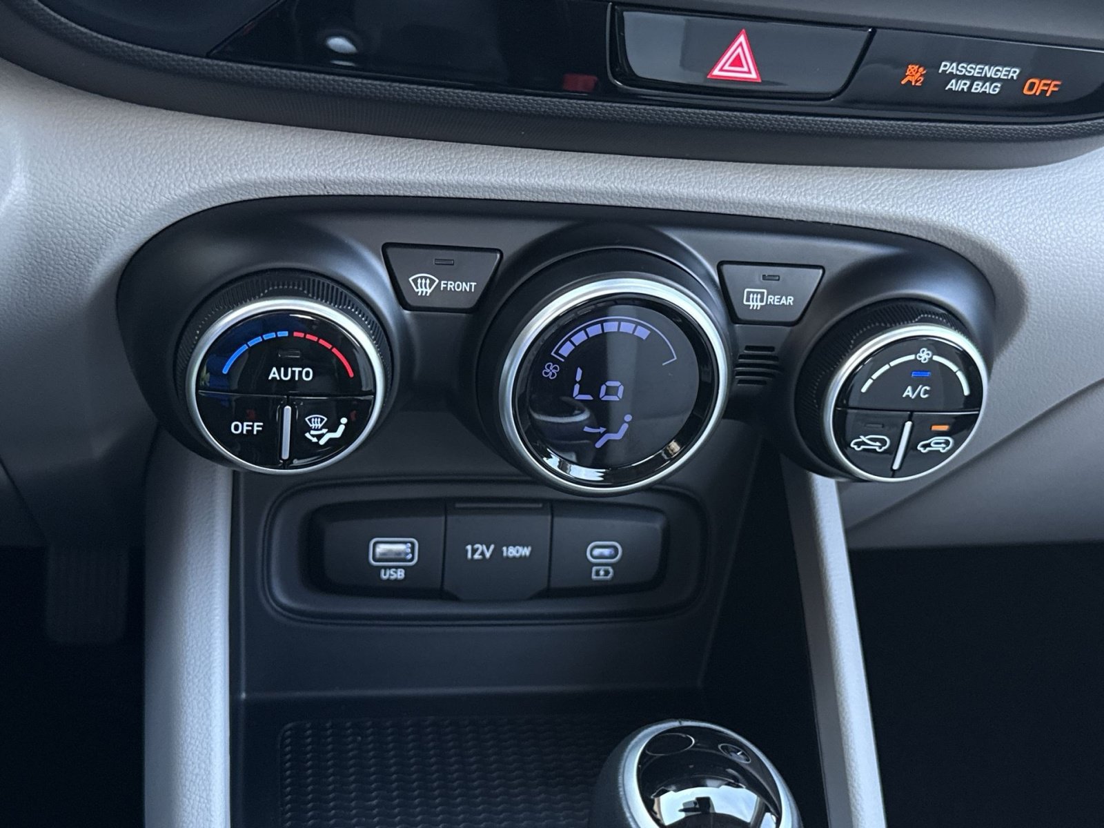 Certified 2024 Hyundai Venue SEL FWD image 21