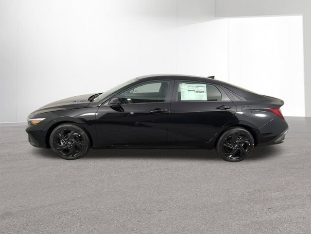 New 2026 Hyundai Elantra Sport FWD image 13