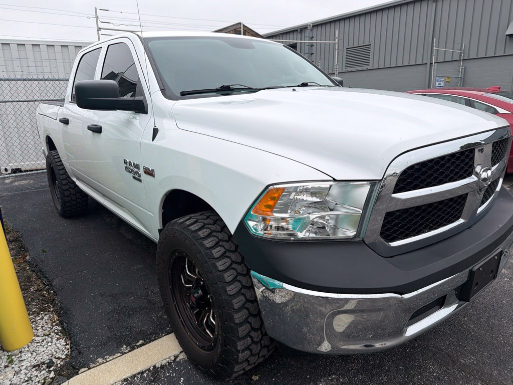 Used 2020 RAM 1500 4x4 Crew Cab Classic w/ Chrome Appearance Group image 8