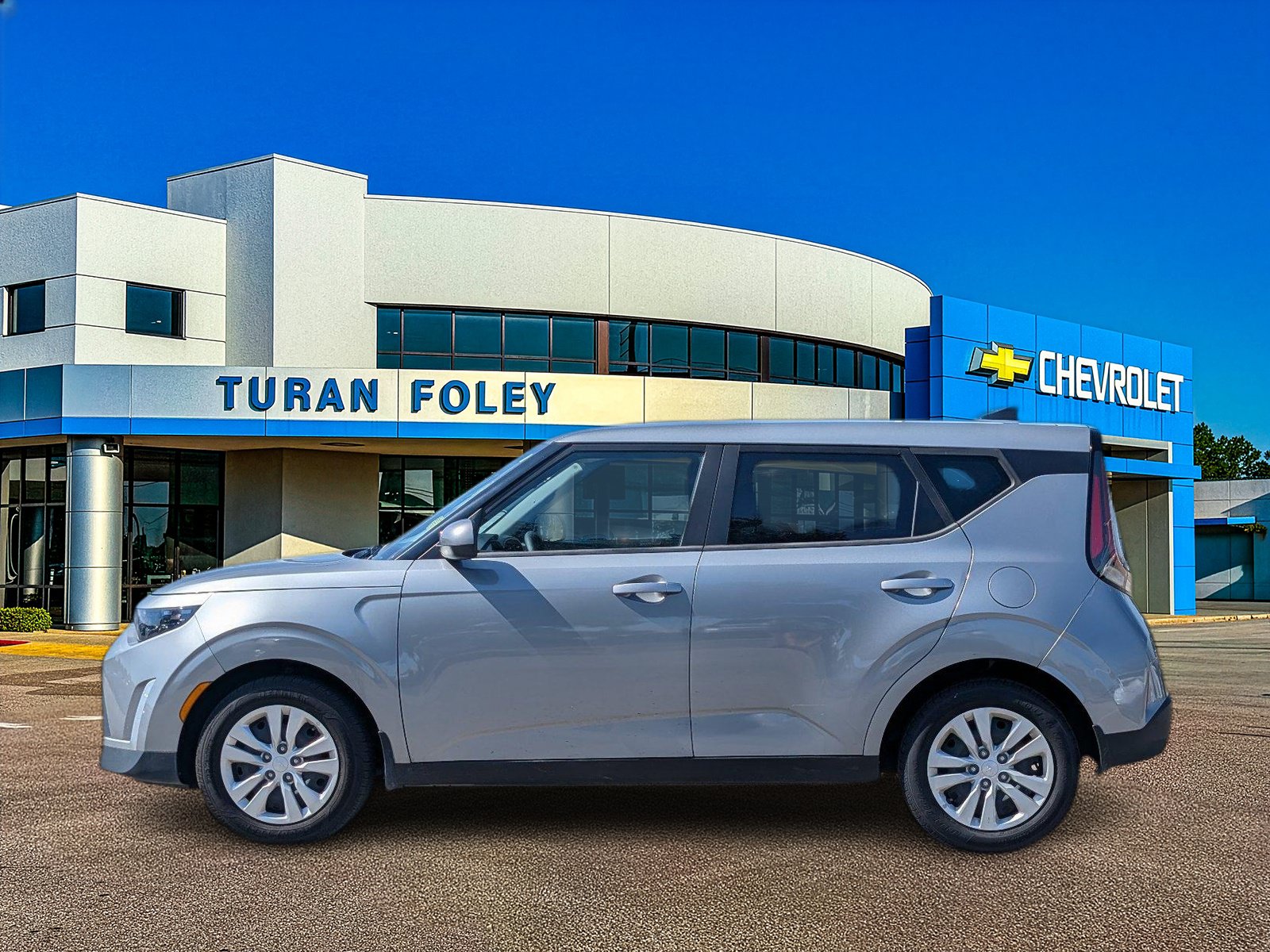 Used 2023 Kia Soul LX FWD image 2