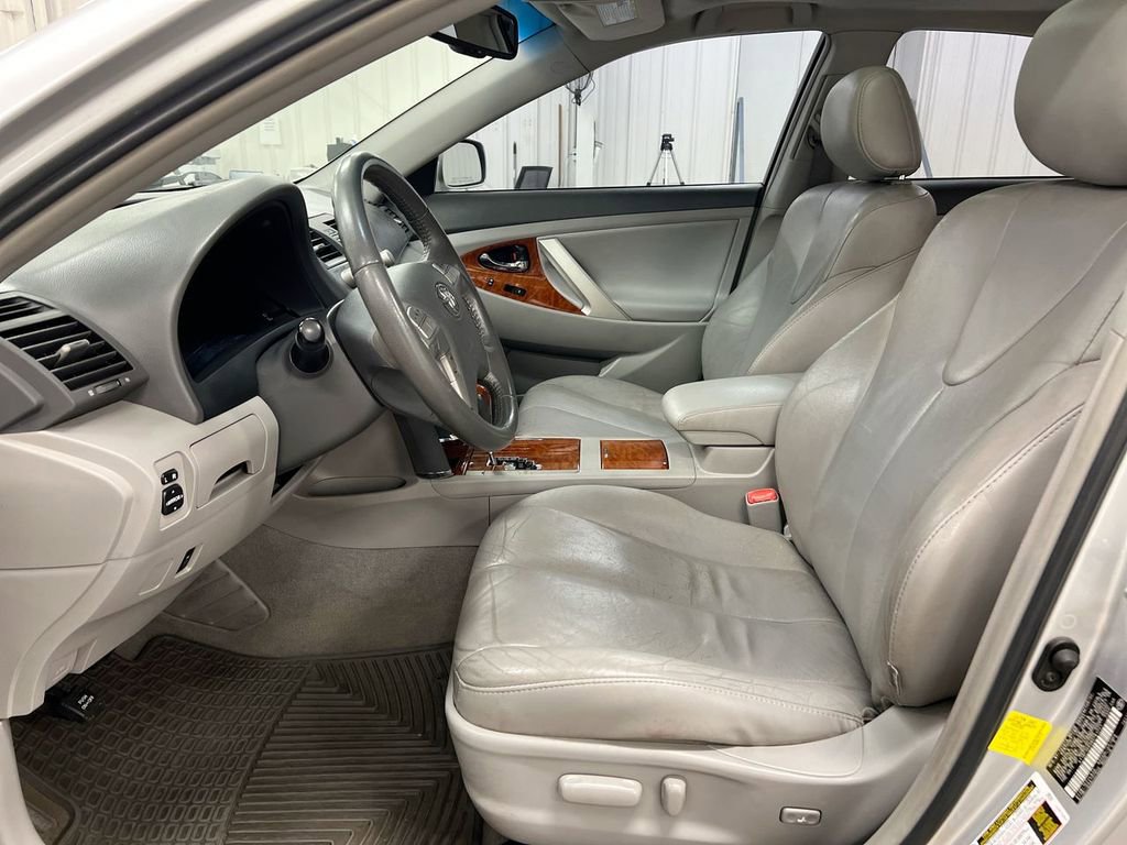 Used 2011 Toyota Camry XLE w/ XLE Extra-Value Pkg #2 image 19