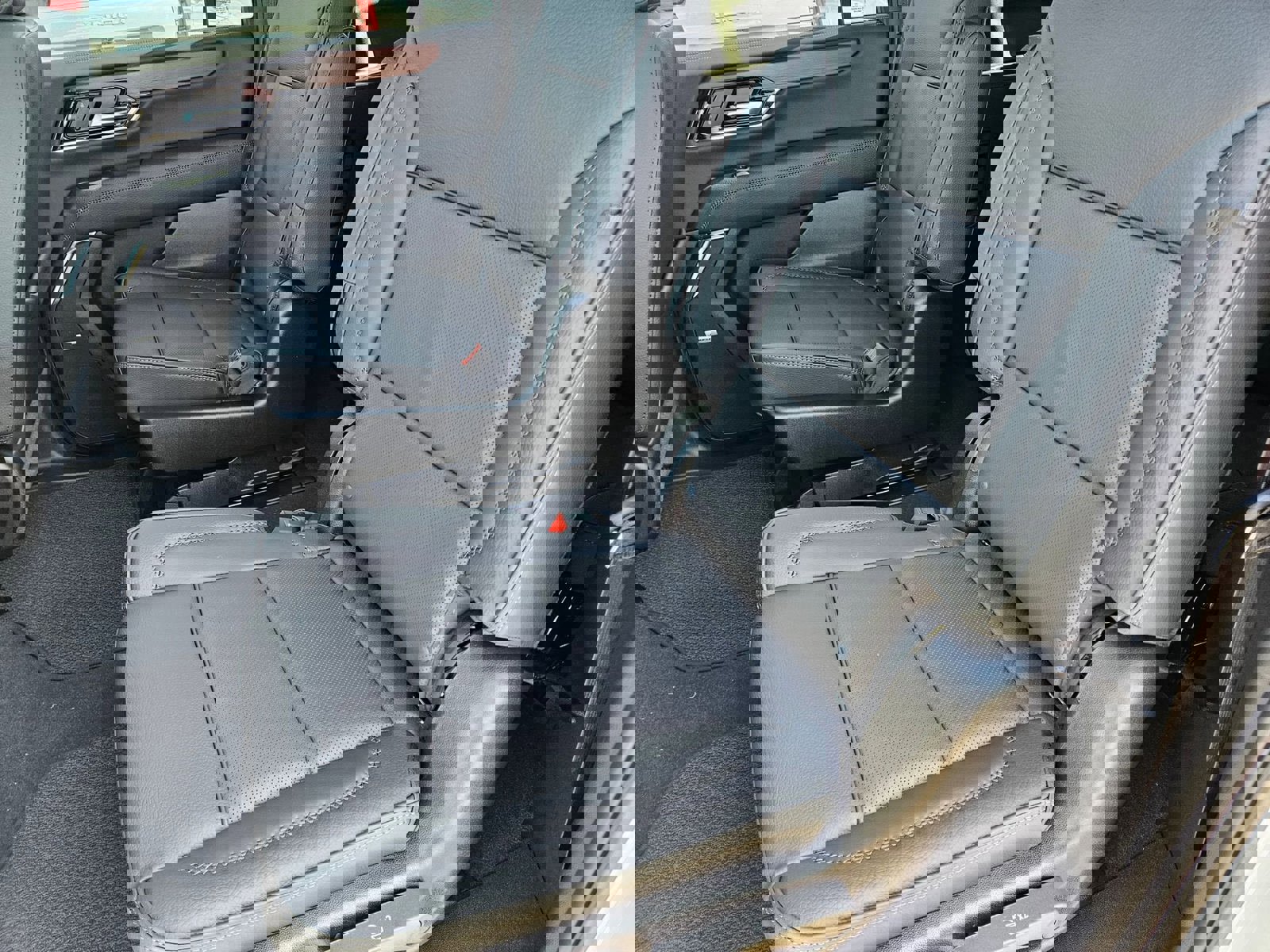 New 2026 GMC Yukon XL Denali w/ Sun & Power Step Package image 28