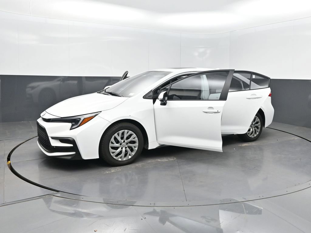 Used 2024 Toyota Corolla SE w/ SE Premium Package FWD image 31