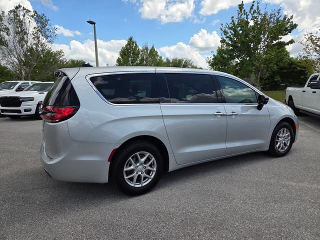 New 2026 Chrysler Pacifica Select FWD image 10