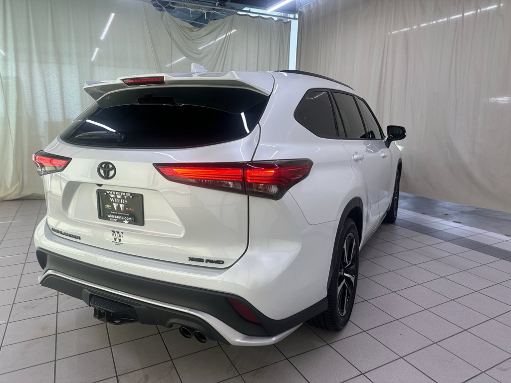 Used 2022 Toyota Highlander XSE AWD/4WD image 5