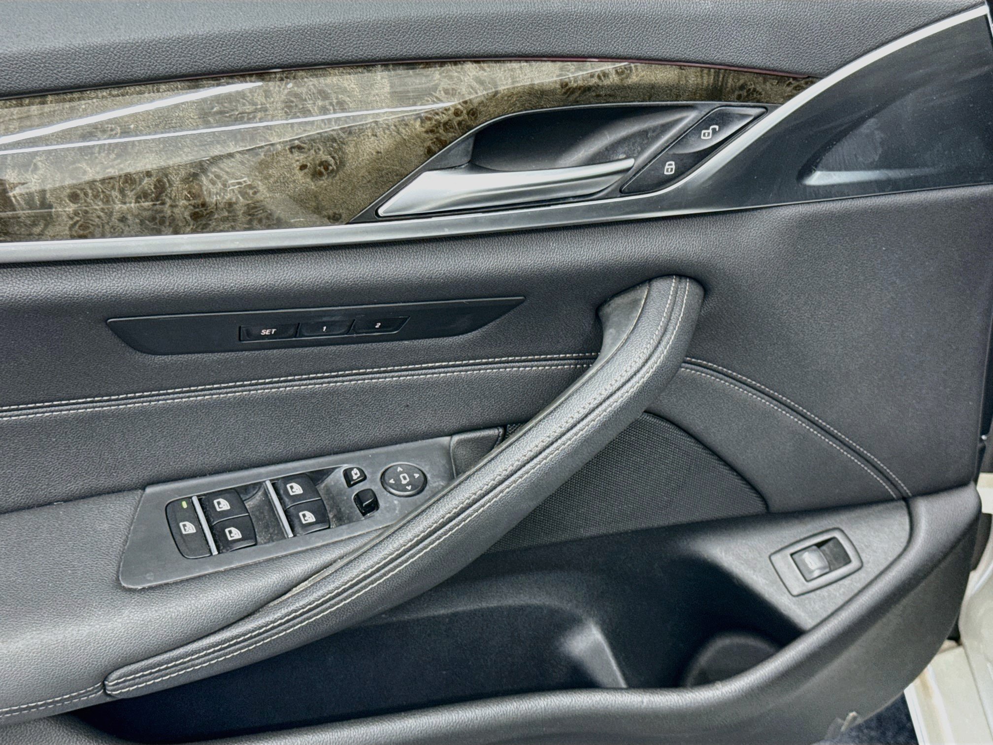 Used 2022 BMW 530i w/ Convenience Package RWD image 15