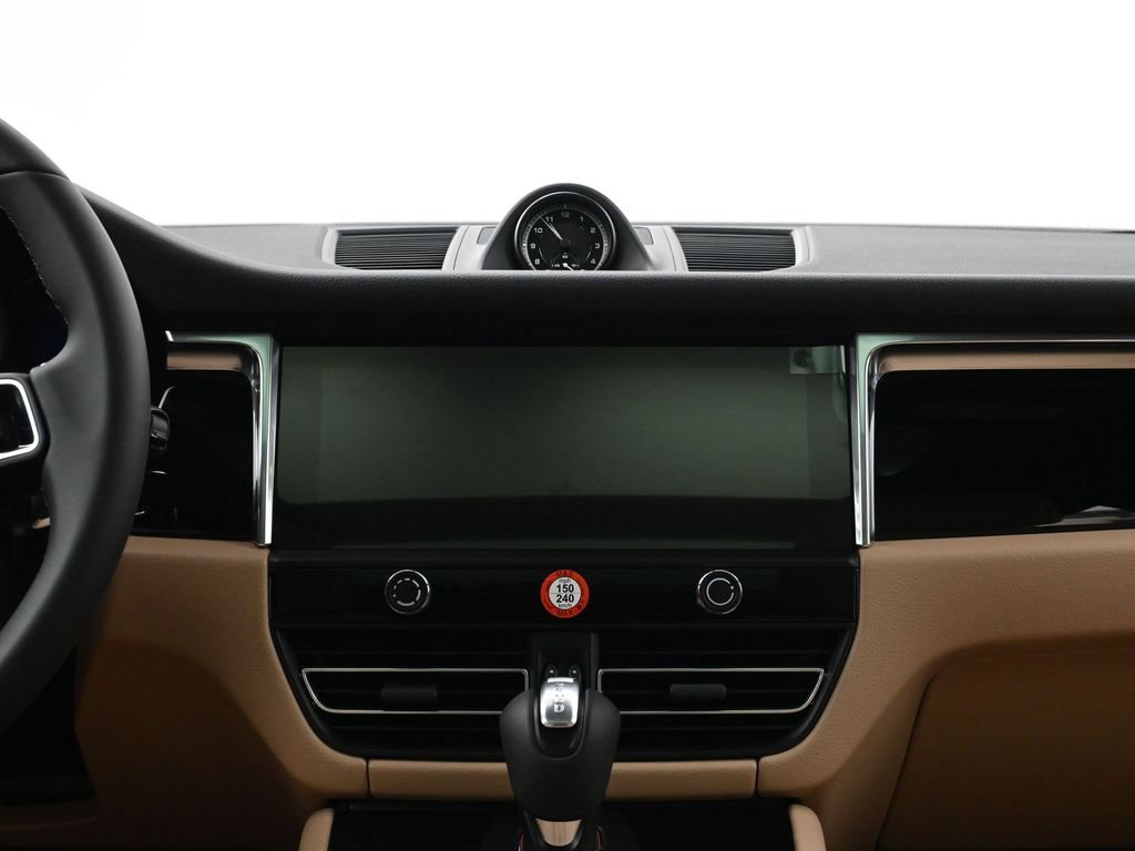 Certified 2026 Porsche Macan AWD/4WD image 11