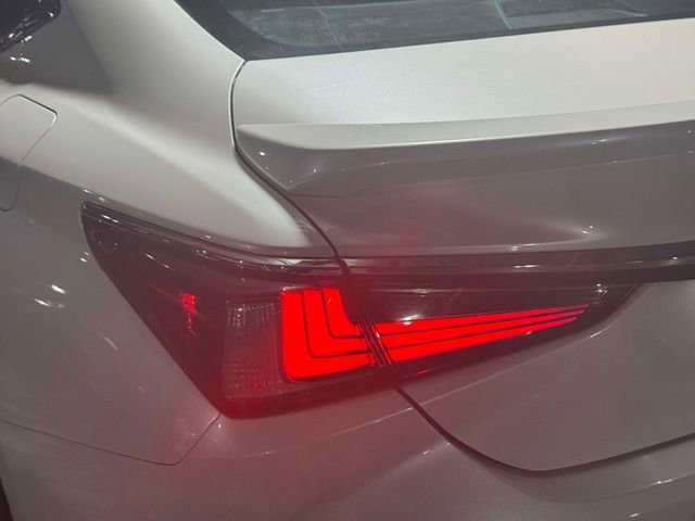 Used 2024 Lexus ES 300h w/ Technology Package FWD image 14