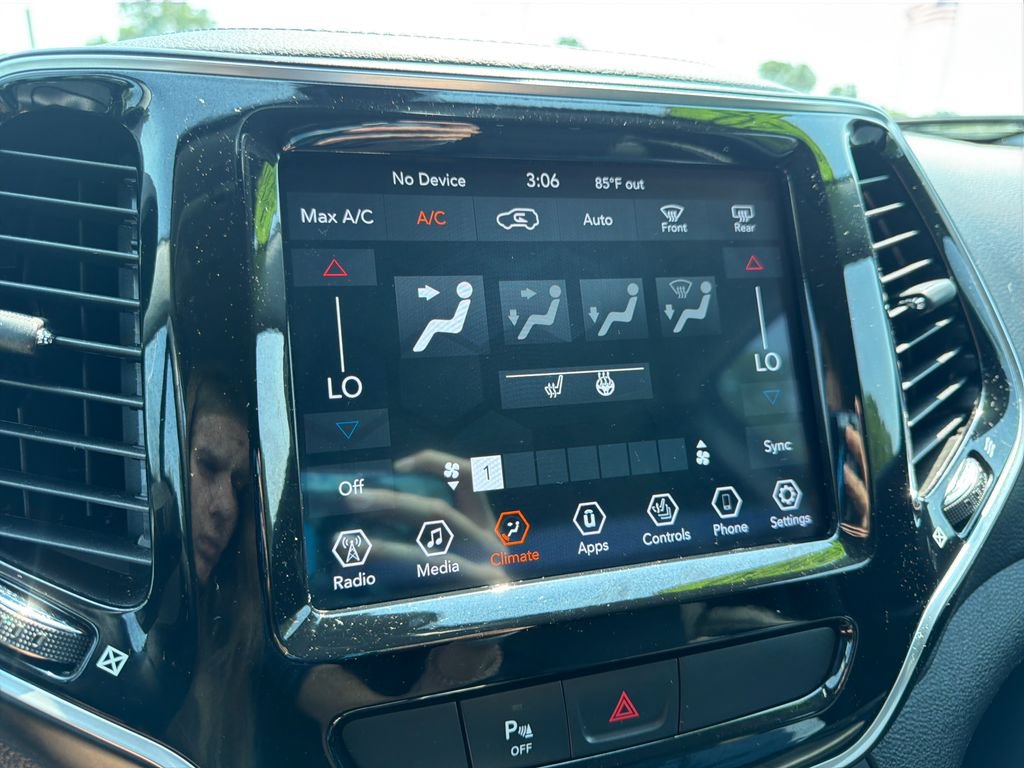 Used 2020 Jeep Cherokee Limited AWD/4WD image 19