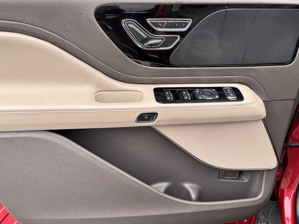 Used 2021 Lincoln Aviator 2WD image 26