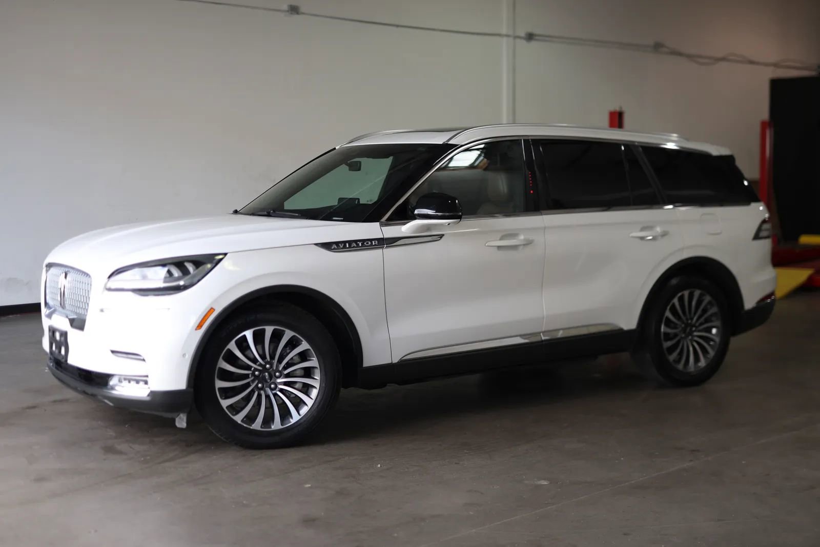 Used 2020 Lincoln Aviator Reserve w/ Equipment Group 201A image 3