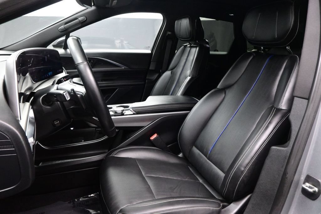 Used 2024 Cadillac Lyriq Sport RWD image 9