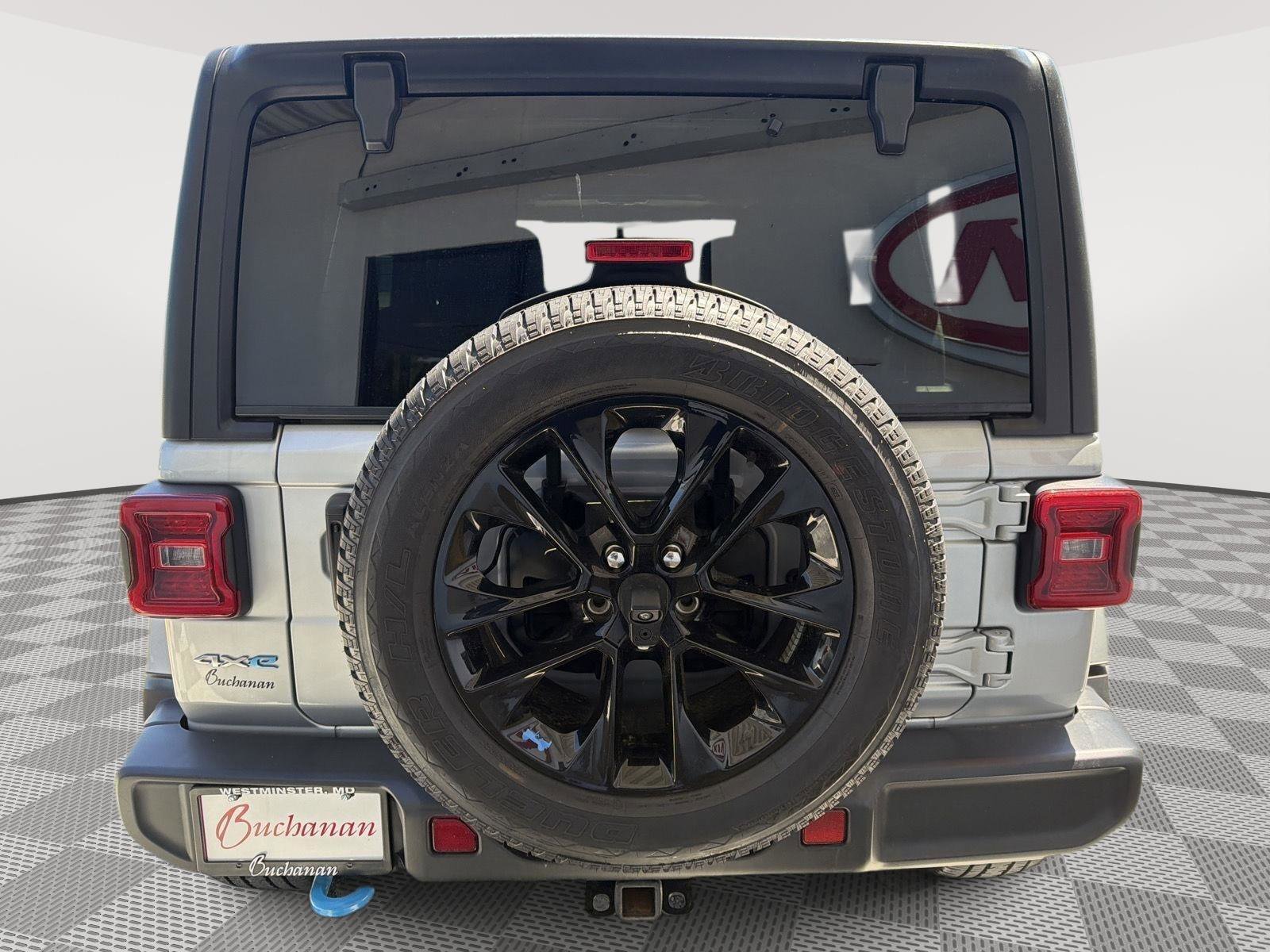 Used 2023 Jeep Wrangler Unlimited Sahara w/ Cold Weather Group AWD/4WD image 6