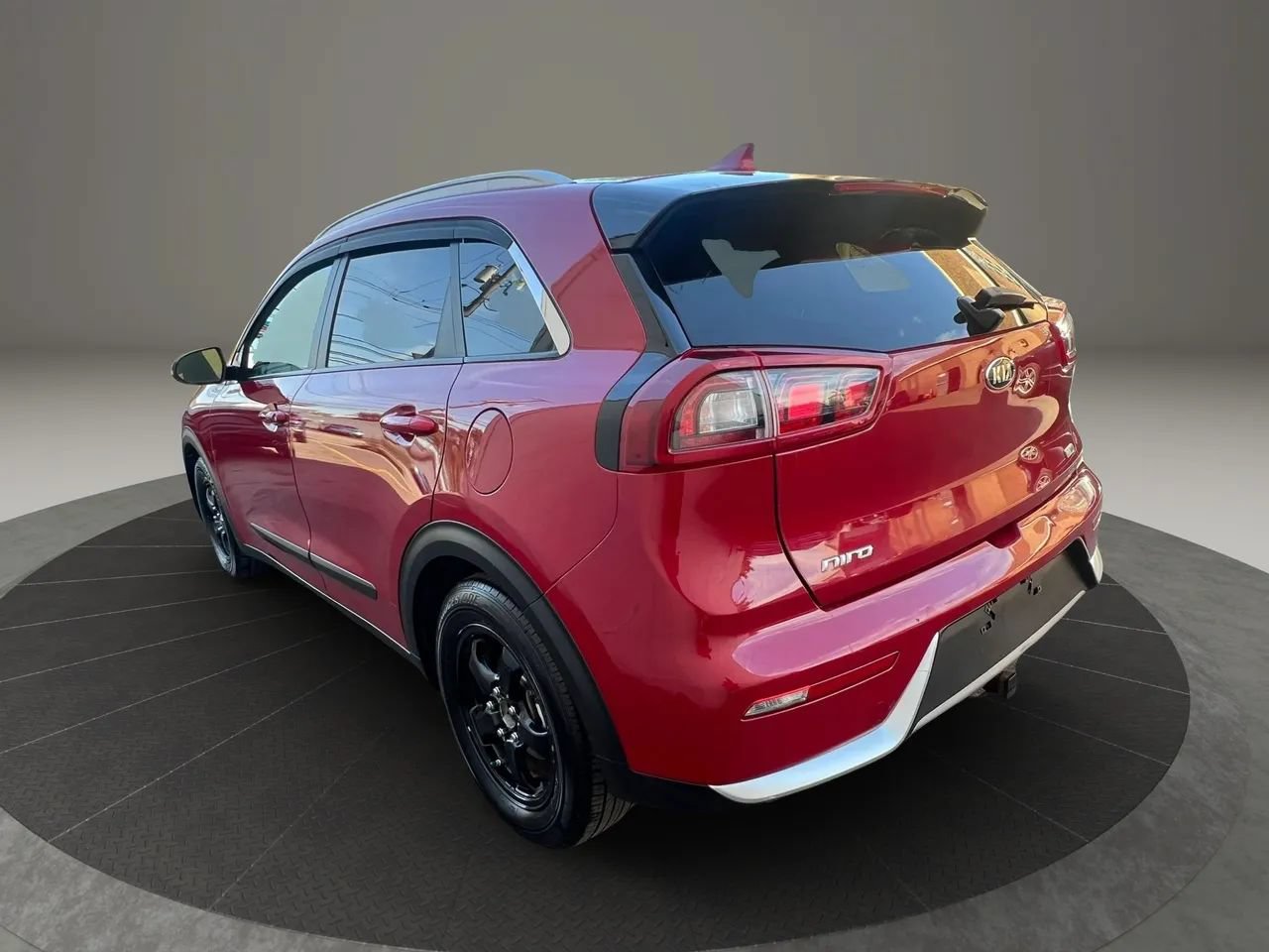 Used 2017 Kia Niro EX FWD image 7