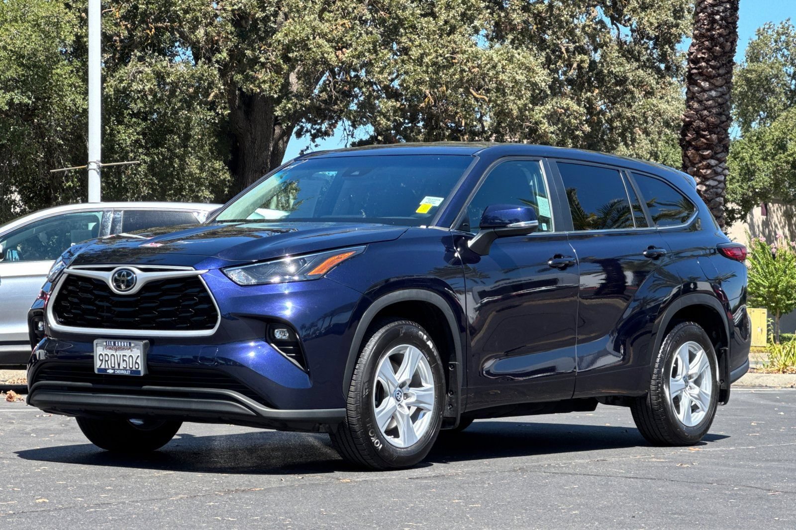 Used 2023 Toyota Highlander LE AWD/4WD image 7