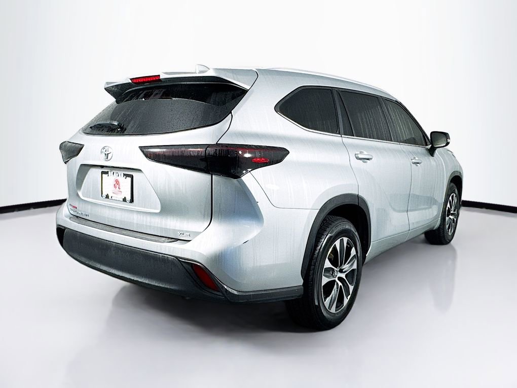 Used 2023 Toyota Highlander XLE image 10
