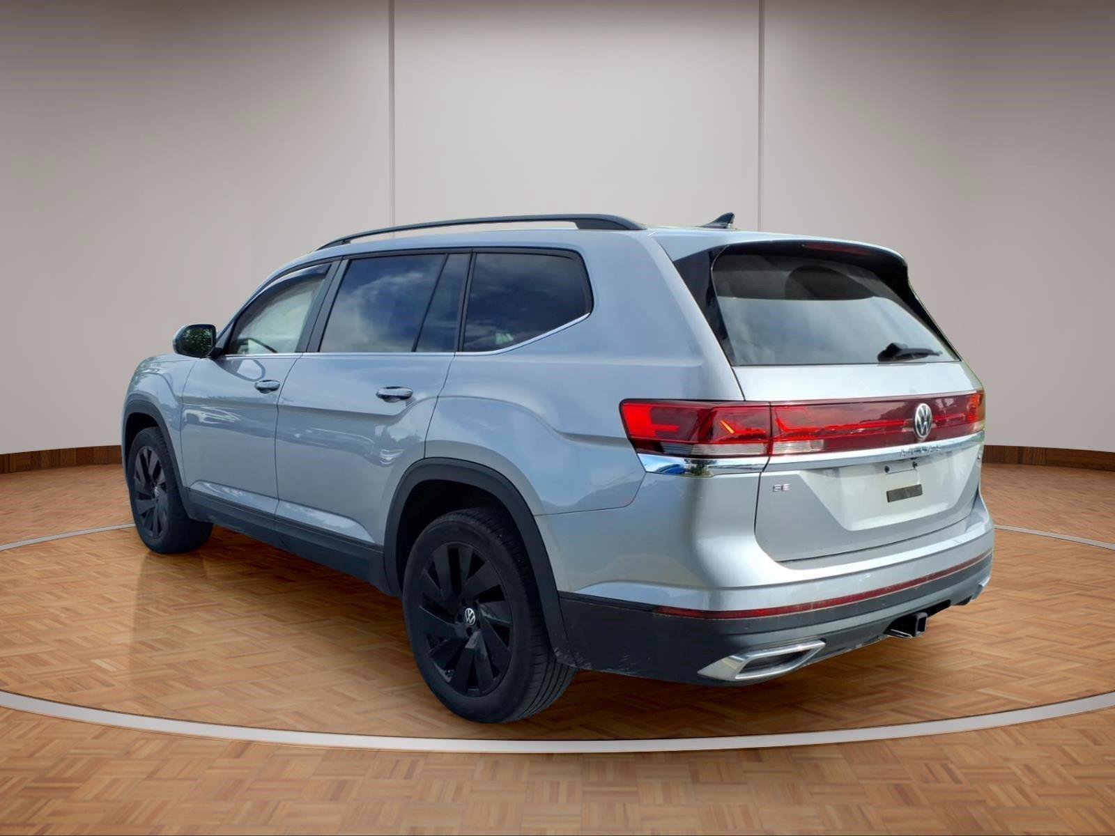 Used 2024 Volkswagen Atlas SE AWD/4WD image 5