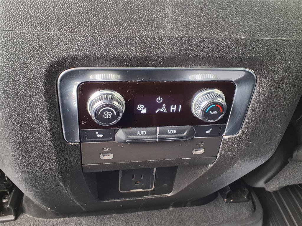 Used 2021 GMC Yukon Denali w/ Denali Premium Package image 27