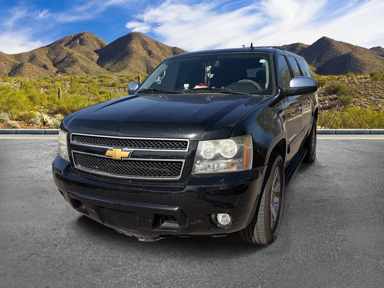 Used 2014 Chevrolet Suburban LT RWD image 2