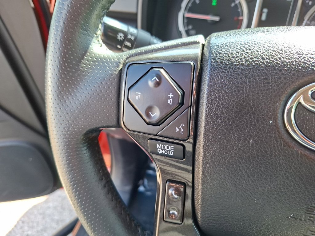 Used 2021 Toyota 4Runner Venture w/ Moonroof Package AWD/4WD image 18