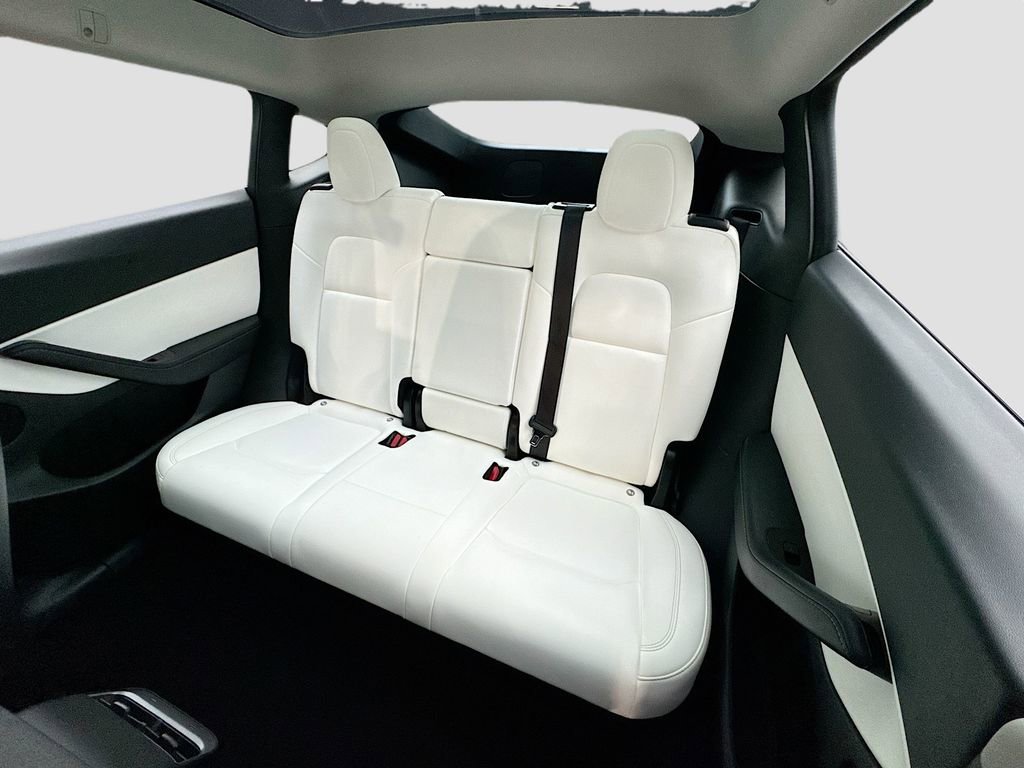 Used 2020 Tesla Model Y Long Range image 14