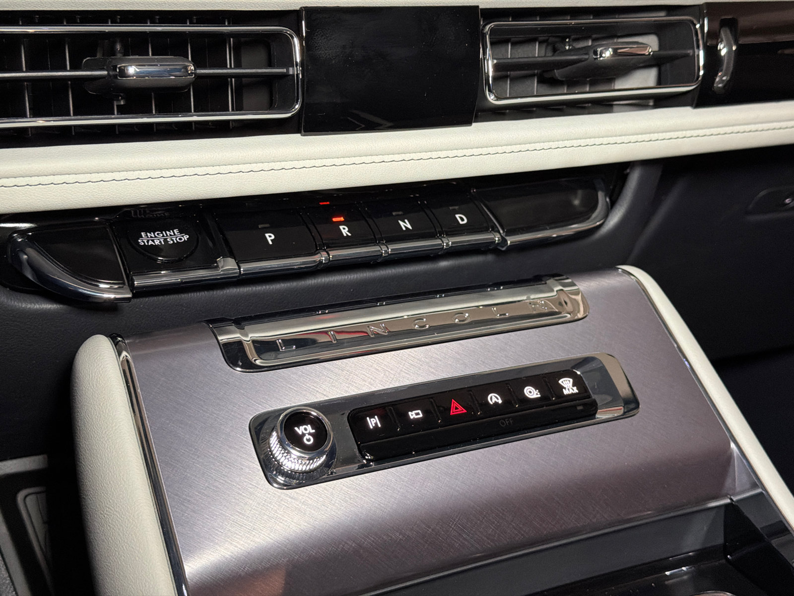 New 2027 Lincoln Aviator AWD image 30